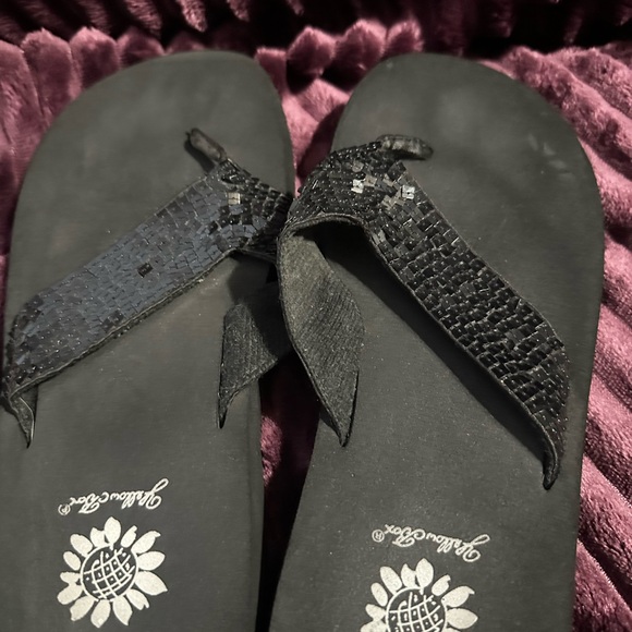 Yellow Box Black Sequin Sandals Size 6 - Picture 4 of 6